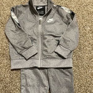Bundle NIKE 12 month sweat suit